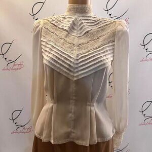 Vintage Glances 80's. Sz S. Fitted Chiffon Pin Tucks Pleated Lace. Cream B113